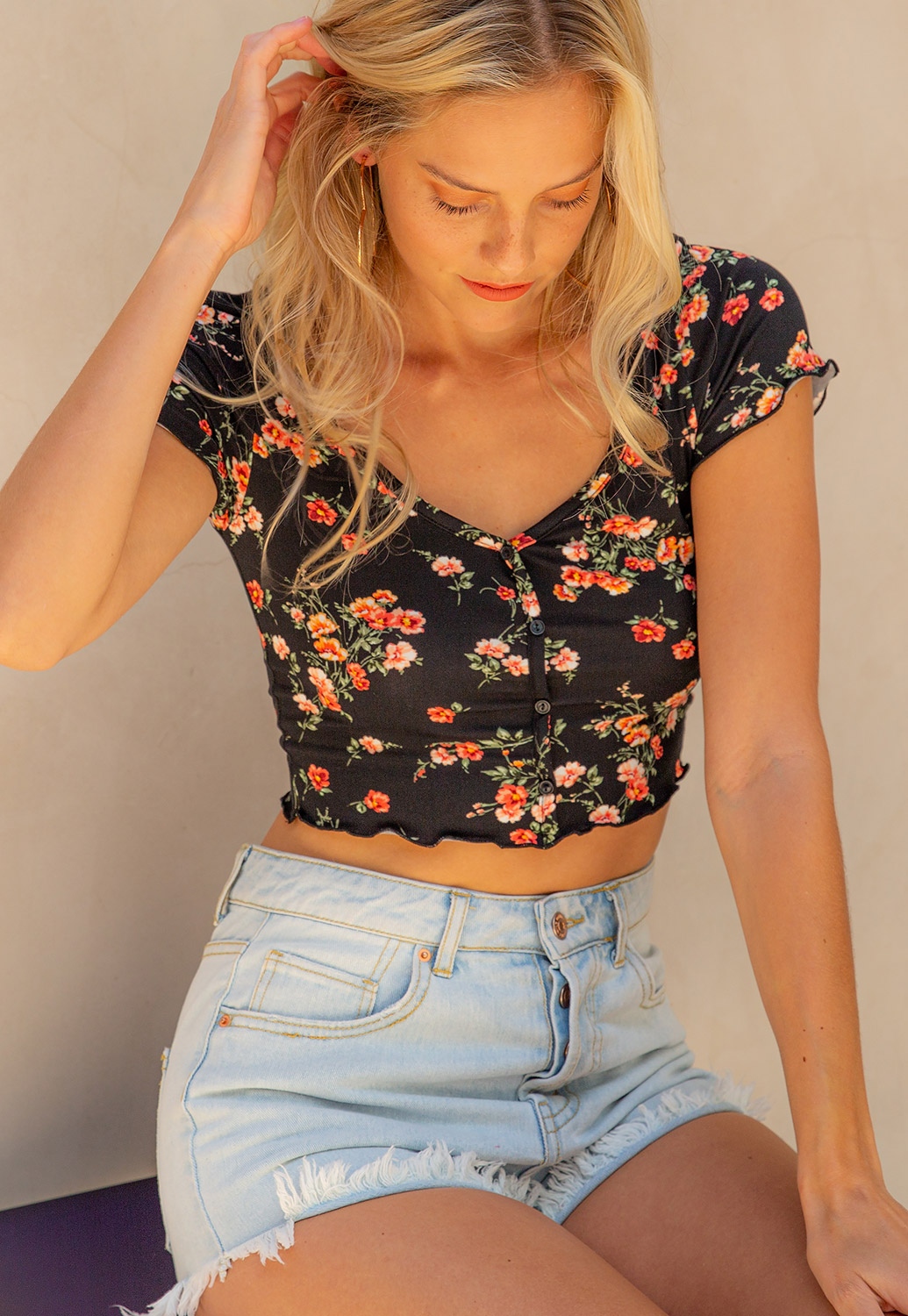 Front Button Detailed Floral Crop Top 