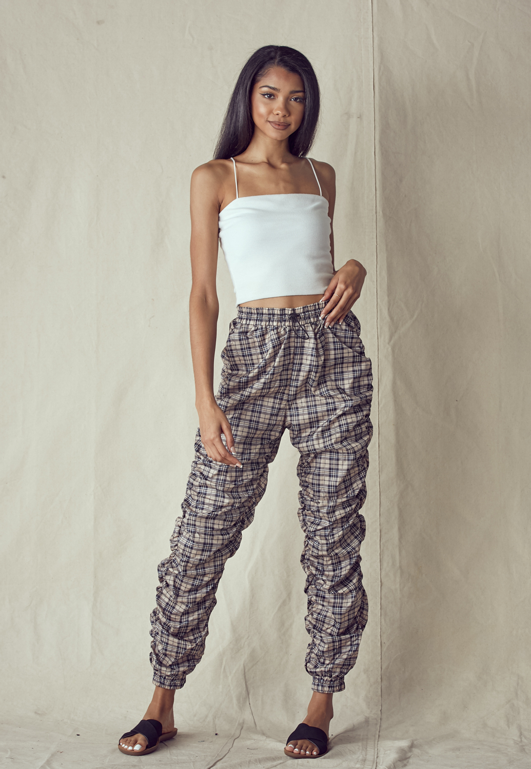 Ruched Side Solid Check Pants