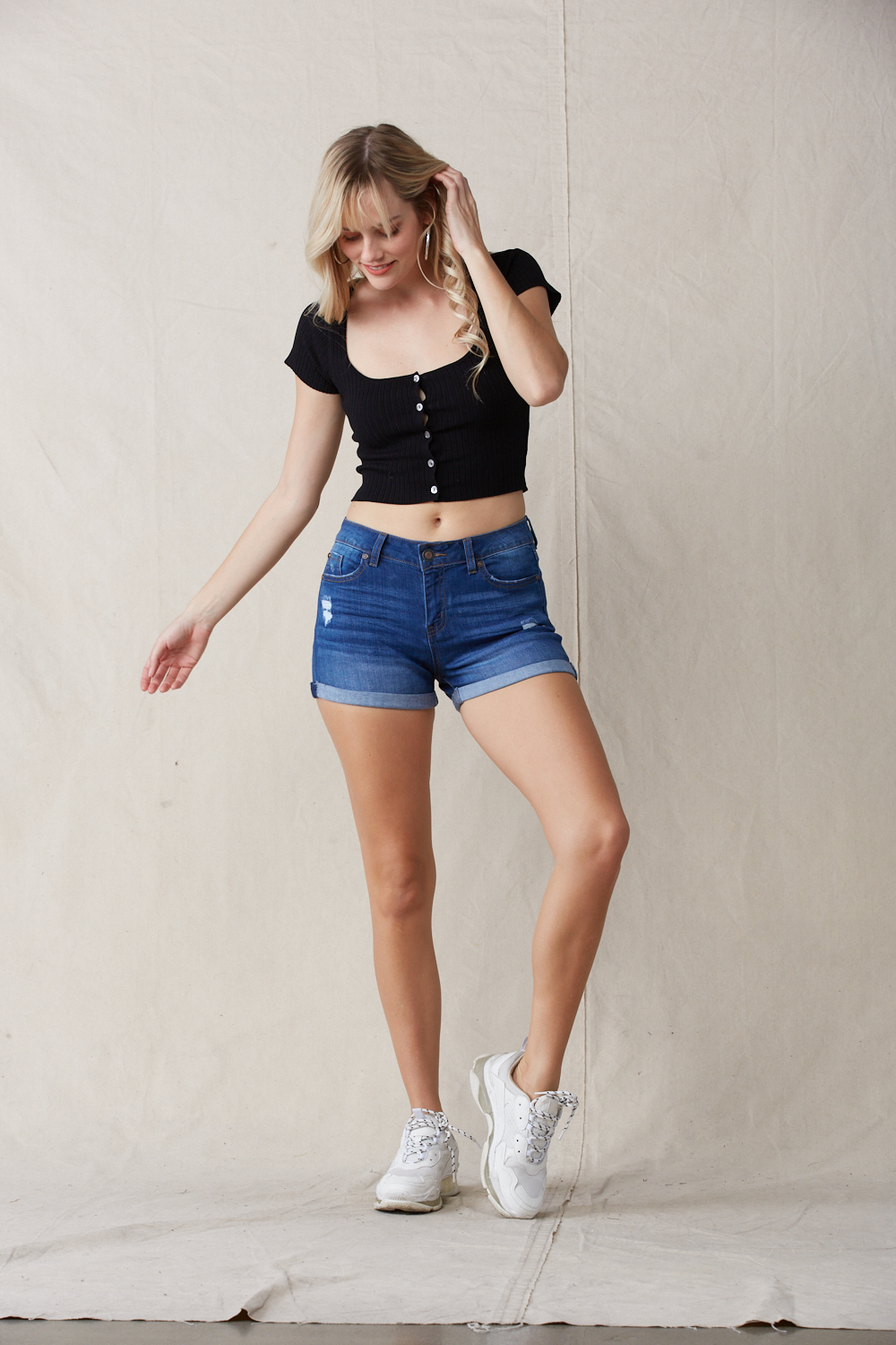 Mid-Rise Roll Up Cuff Shorts