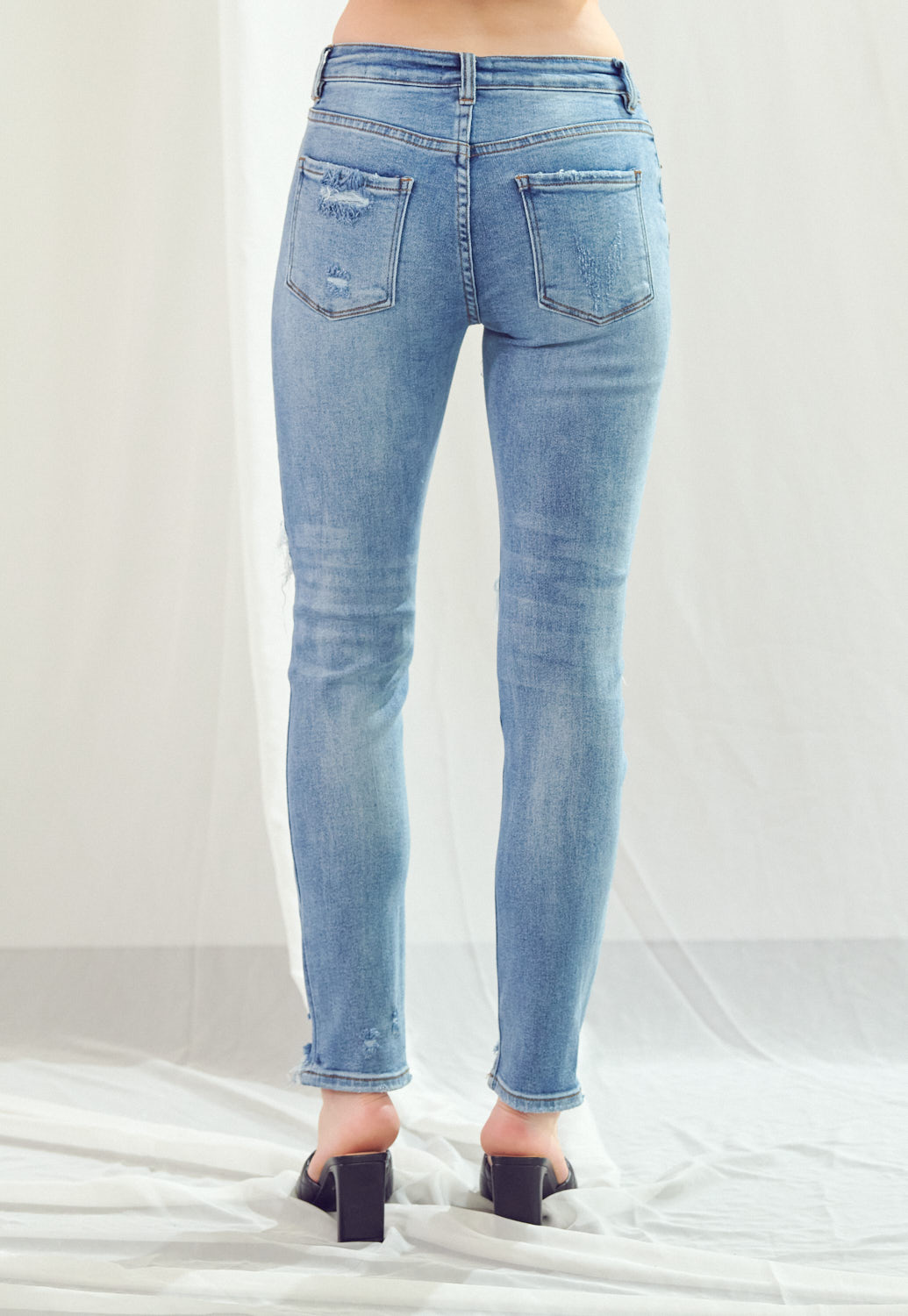 High Rise Distressed Jeans 