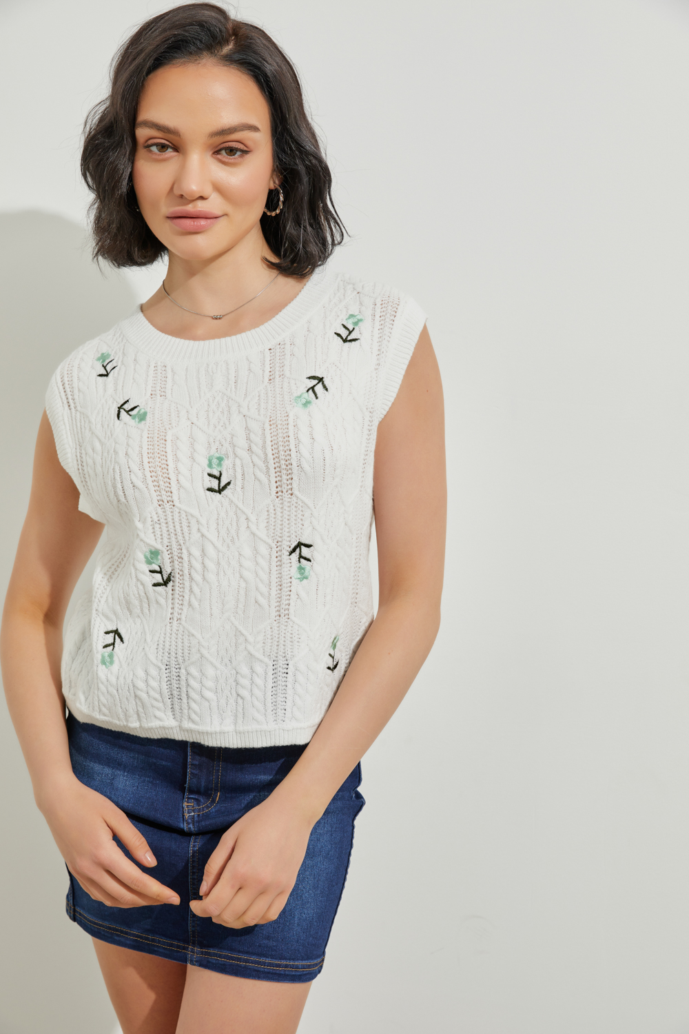 Embroidery Knitted Vest 